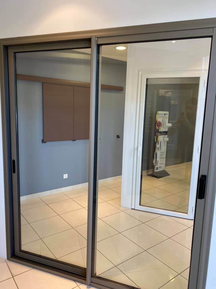porte fenetres sur mesure en aluminium modèle d'exposition