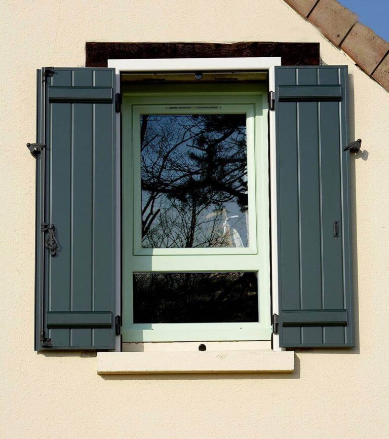 volet battant vert sur mesure