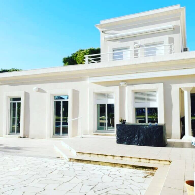 rénovation de volets roulants motorisés à lames orientables.