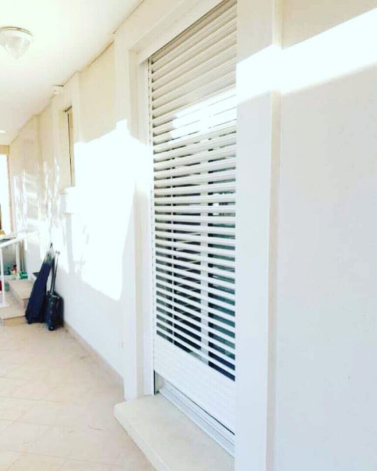 rénovation de volets roulants motorisés à lames orientables.