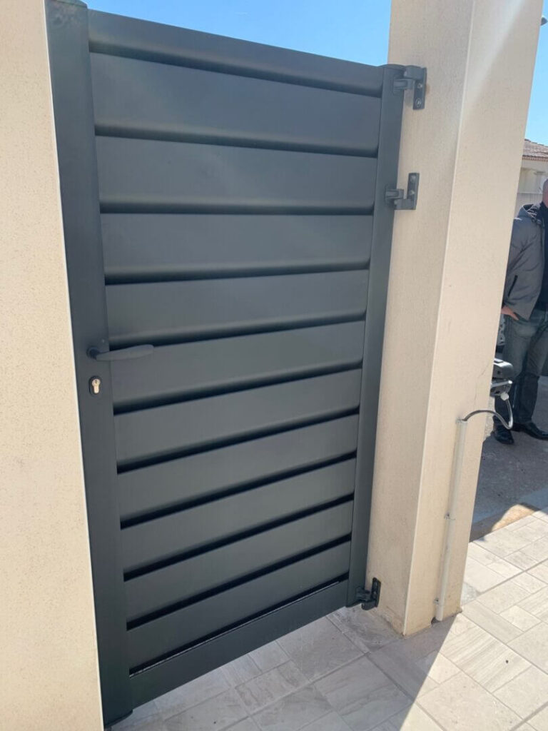 Portillon avec lames anthracites