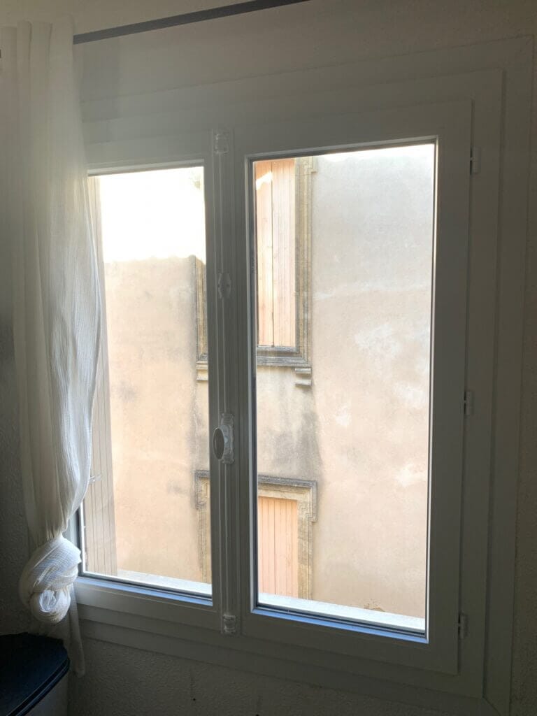 Rénovation complète des fenêtres en PVC d’une maison de village