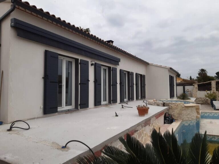 Store banne sur mesure gris