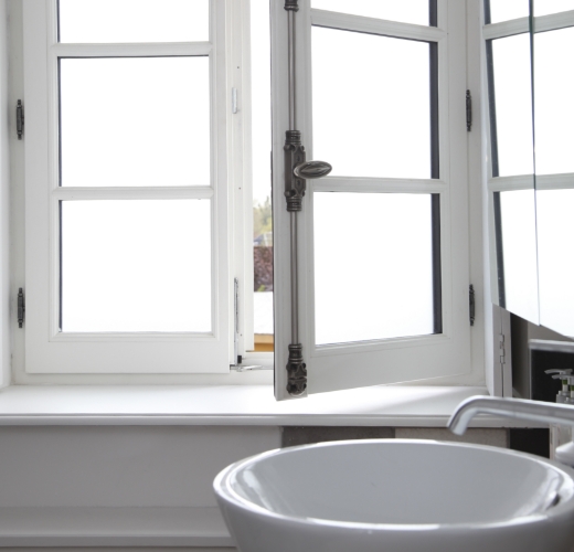 fenetre bois salle de bain