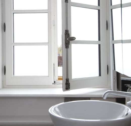 fenetre bois salle de bain