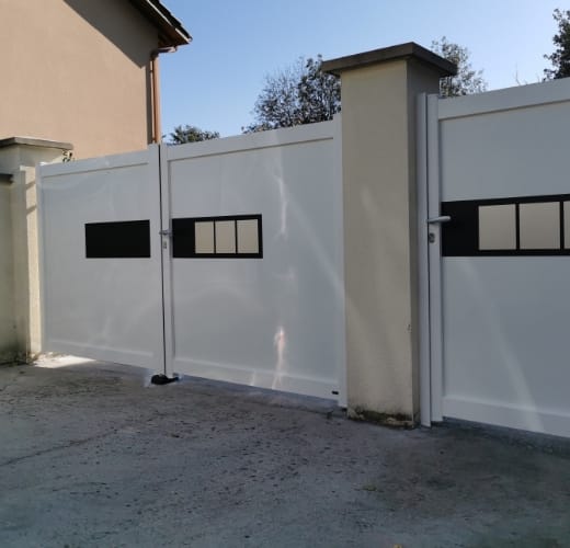Portail blanc PVC