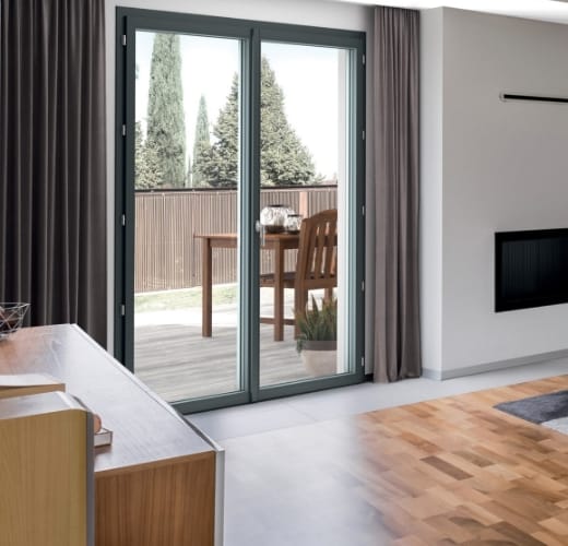 porte-fenêtre battante salon appartement